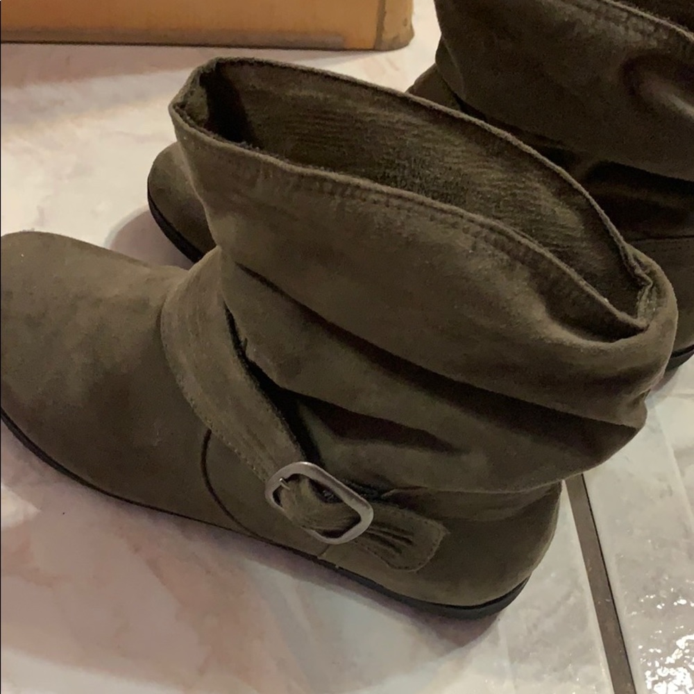 Boots 🥾 - Picture 2 of 3